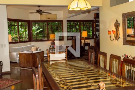 Casa de condomínio à venda com 500m², 5 quartos e 3 vagasSala