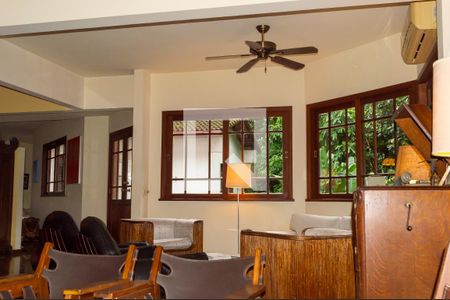 Casa de condomínio à venda com 500m², 5 quartos e 3 vagasSala