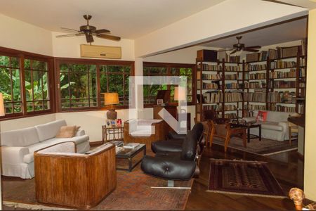 Sala de casa de condomínio à venda com 5 quartos, 500m² em Itanhangá, Rio de Janeiro