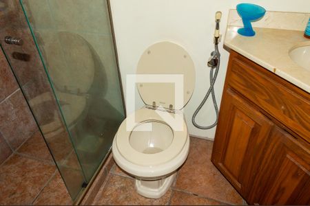 Casa de condomínio à venda com 500m², 5 quartos e 3 vagasBanheiro da Suíte 1 detalhe