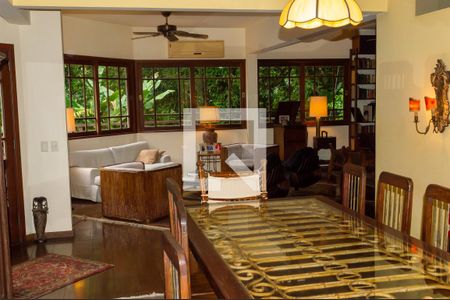 Casa de condomínio à venda com 500m², 5 quartos e 3 vagasSala