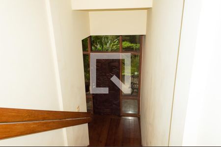 Casa de condomínio à venda com 500m², 5 quartos e 3 vagasEscadas