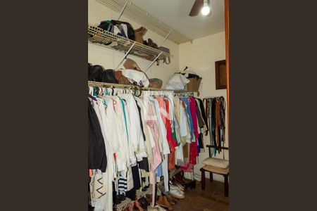 Casa de condomínio à venda com 500m², 5 quartos e 3 vagasCloset do quarto 2