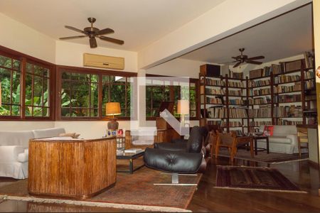 Sala de casa de condomínio à venda com 5 quartos, 500m² em Itanhangá, Rio de Janeiro