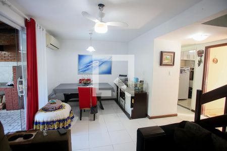 Sala de casa de condomínio para alugar com 3 quartos, 118m² em Taquara, Rio de Janeiro