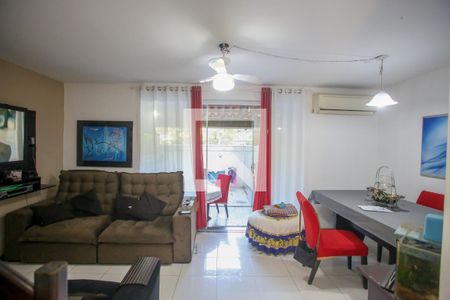Sala de casa de condomínio para alugar com 3 quartos, 118m² em Taquara, Rio de Janeiro