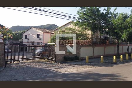 Casa de condomínio para alugar com 118m², 3 quartos e 1 vaga Casa de condomínio para alugar com 118m², 3 quartos e 1 vagaFachada