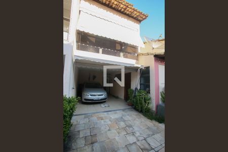 Casa de condomínio para alugar com 118m², 3 quartos e 1 vaga Casa de condomínio para alugar com 118m², 3 quartos e 1 vagaFachada