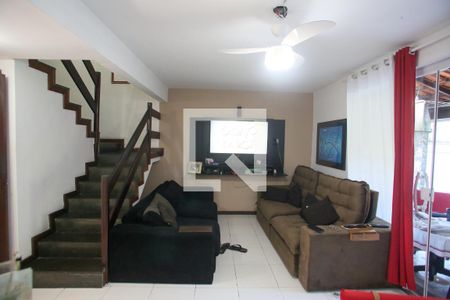 Sala de casa de condomínio para alugar com 3 quartos, 118m² em Taquara, Rio de Janeiro