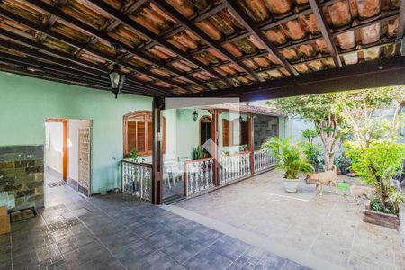 Casa à venda com 274m², 4 quartos e 4 vagas