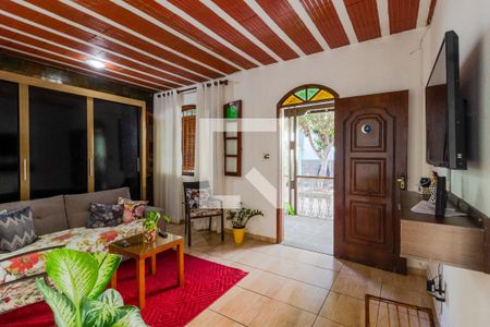 Casa à venda com 4 quartos, 274m² em Conjunto Lagoa, Belo Horizonte