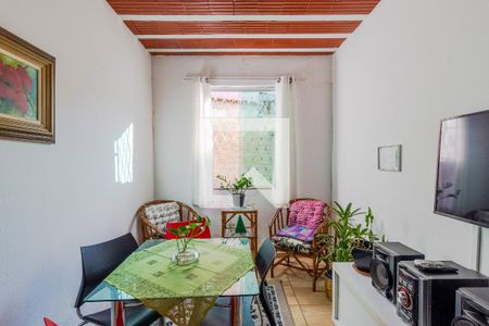 Casa à venda com 4 quartos, 274m² em Conjunto Lagoa, Belo Horizonte