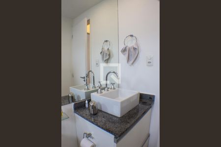 Apartamento para alugar com 65m², 2 quartos e 2 vagas Apartamento para alugar com 65m², 2 quartos e 2 vagasBanheiro