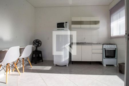Sala e cozinha de apartamento para alugar com 1 quarto, 28m² em Barra da Lagoa, Florianópolis