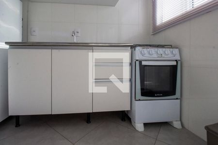 Sala e cozinha de apartamento para alugar com 1 quarto, 28m² em Barra da Lagoa, Florianópolis