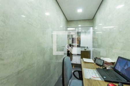 Casa à venda com 200m², 3 quartos e 4 vagas Casa à venda com 200m², 3 quartos e 4 vagasEscritório