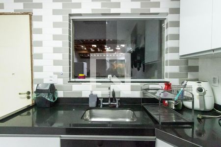 Casa à venda com 200m², 3 quartos e 4 vagas Casa à venda com 200m², 3 quartos e 4 vagasCozinha