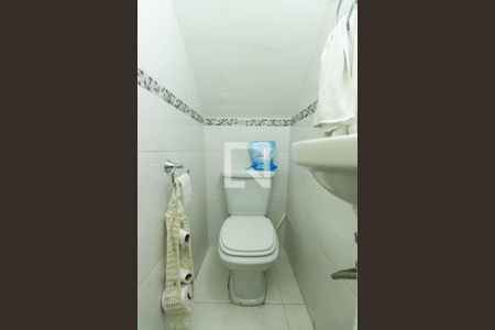 Casa à venda com 200m², 3 quartos e 4 vagas Casa à venda com 200m², 3 quartos e 4 vagasLavabo