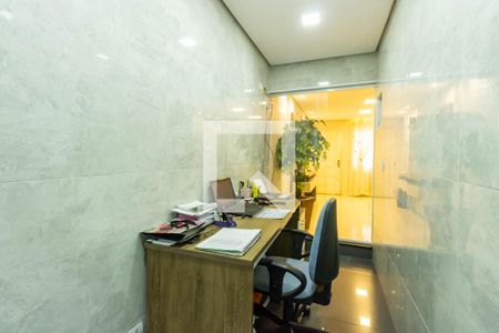 Casa à venda com 200m², 3 quartos e 4 vagas Casa à venda com 200m², 3 quartos e 4 vagasEscritório