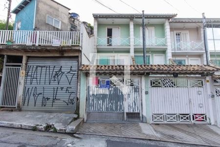 Casa à venda com 200m², 3 quartos e 4 vagas Casa à venda com 200m², 3 quartos e 4 vagasFachada