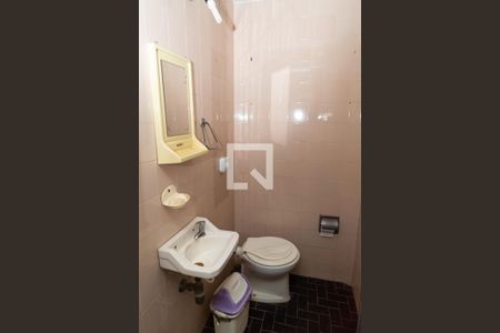 Casa para alugar com 450m², 6 quartos e 2 vagas Casa para alugar com 450m², 6 quartos e 2 vagasBanheiro externo