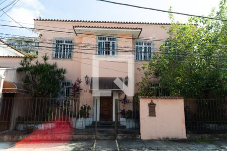 Casa para alugar com 450m², 6 quartos e 2 vagas Casa para alugar com 450m², 6 quartos e 2 vagasFachada