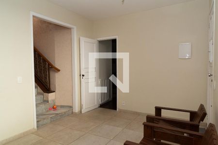 Casa para alugar com 450m², 6 quartos e 2 vagas Casa para alugar com 450m², 6 quartos e 2 vagasHall social