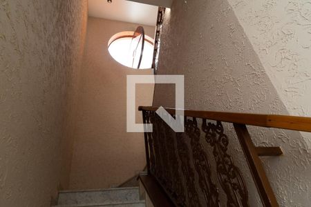 Casa para alugar com 450m², 6 quartos e 2 vagas Casa para alugar com 450m², 6 quartos e 2 vagasEscada