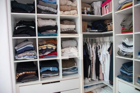 Casa à venda com 360m², 4 quartos e 6 vagasCloset do quarto 2