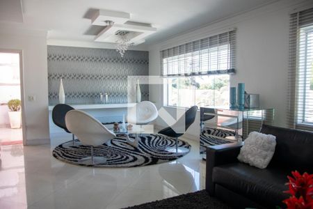 Casa à venda com 360m², 4 quartos e 6 vagasSala 1