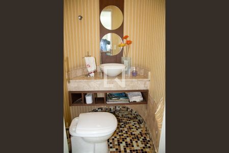 Casa à venda com 360m², 4 quartos e 6 vagasBanheiro 4