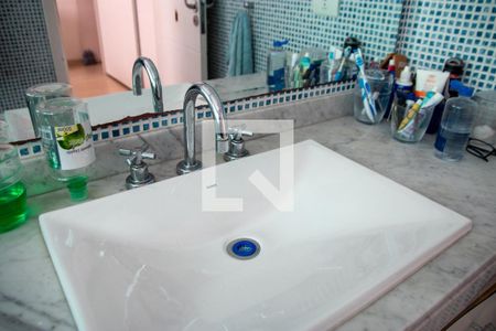 Casa à venda com 360m², 4 quartos e 6 vagasBanheiro do Quarto 1