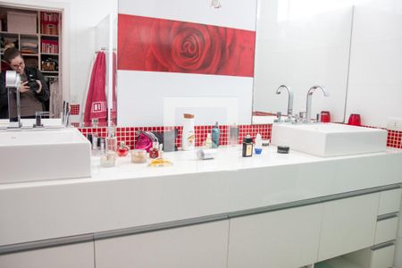 Casa à venda com 360m², 4 quartos e 6 vagasBanheiro do Quarto 2