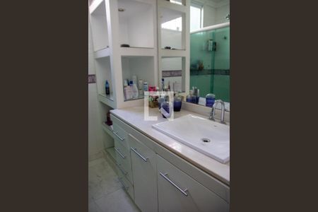 Casa à venda com 360m², 4 quartos e 6 vagasBanheiro do Quarto 3