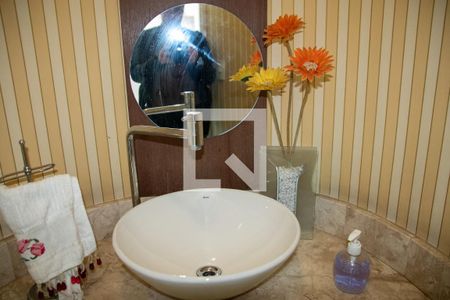 Casa à venda com 360m², 4 quartos e 6 vagasBanheiro 4