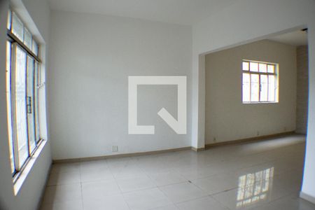 Casa para alugar com 150m², 2 quartos e 2 vagasSala