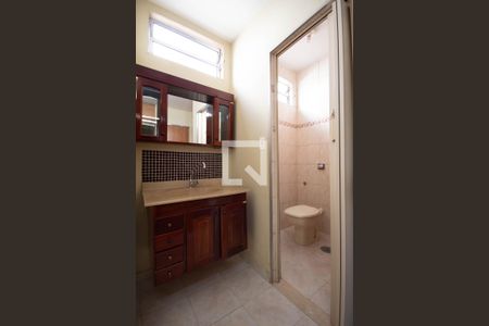 Casa à venda com 200m², 3 quartos e 3 vagas Casa à venda com 200m², 3 quartos e 3 vagasBanheiro Corredor