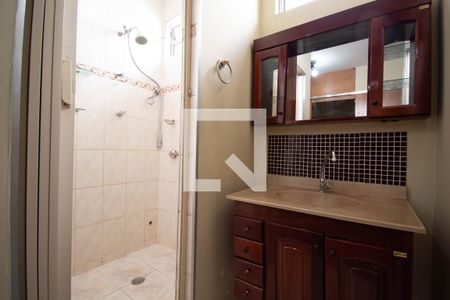 Casa à venda com 200m², 3 quartos e 3 vagas Casa à venda com 200m², 3 quartos e 3 vagasBanheiro Corredor