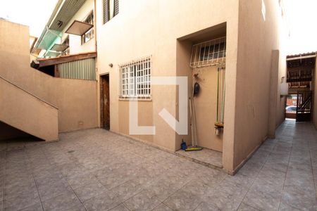 Casa à venda com 200m², 3 quartos e 3 vagas Casa à venda com 200m², 3 quartos e 3 vagasQuintal