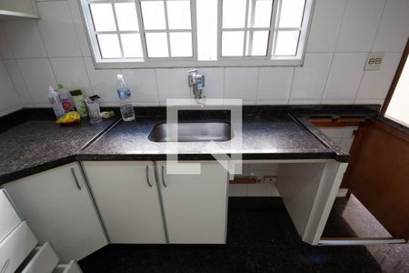 Casa à venda com 200m², 3 quartos e 3 vagas Casa à venda com 200m², 3 quartos e 3 vagasCozinha