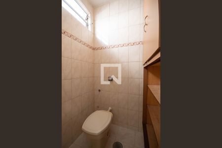 Casa à venda com 200m², 3 quartos e 3 vagas Casa à venda com 200m², 3 quartos e 3 vagasBanheiro Corredor