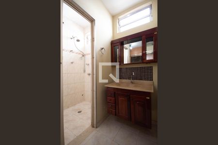 Casa à venda com 200m², 3 quartos e 3 vagas Casa à venda com 200m², 3 quartos e 3 vagasBanheiro Corredor