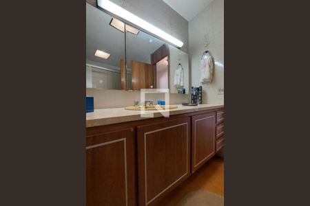 Casa à venda com 450m², 4 quartos e 3 vagasBanheiro da Suíte