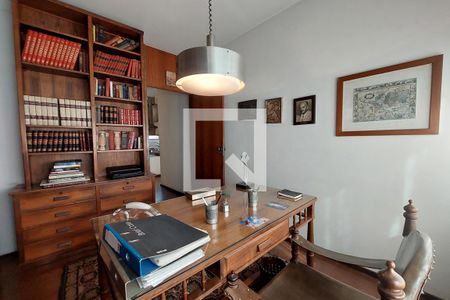 Casa à venda com 450m², 4 quartos e 3 vagasEscritório