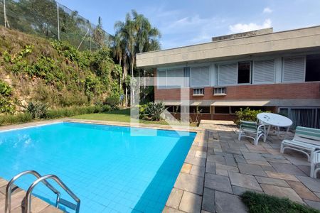 Casa à venda com 450m², 4 quartos e 3 vagasPiscina