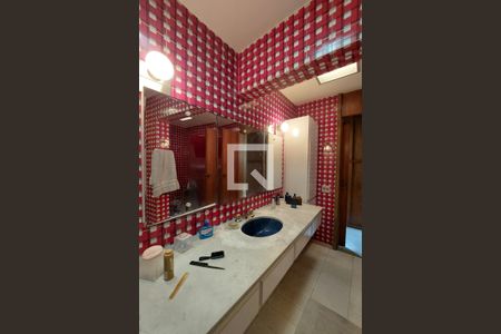 Casa à venda com 450m², 4 quartos e 3 vagasBanheiro