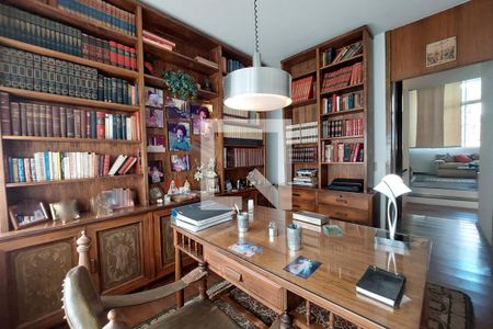 Casa à venda com 450m², 4 quartos e 3 vagasEscritório