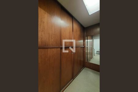 Casa à venda com 450m², 4 quartos e 3 vagasSuíte