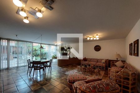 Casa à venda com 450m², 4 quartos e 3 vagasSalão de Festas