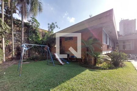 Casa à venda com 450m², 4 quartos e 3 vagasPiscina